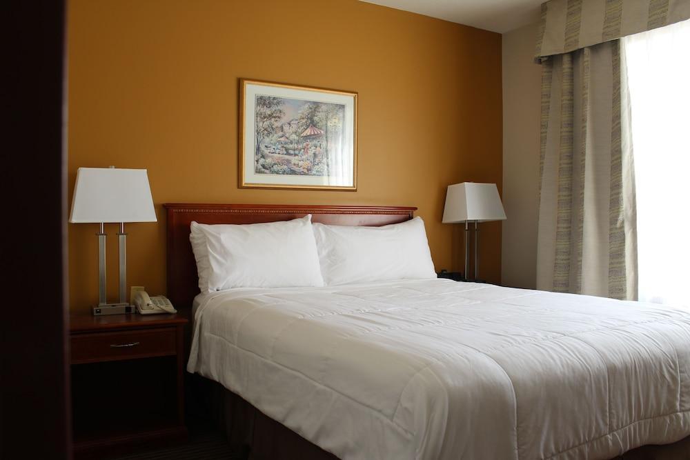 Foxwood Inn And Suites Fox Creek Exterior photo