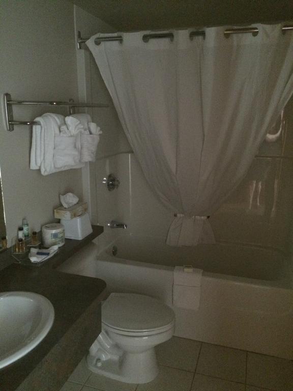 Foxwood Inn And Suites Fox Creek Room photo